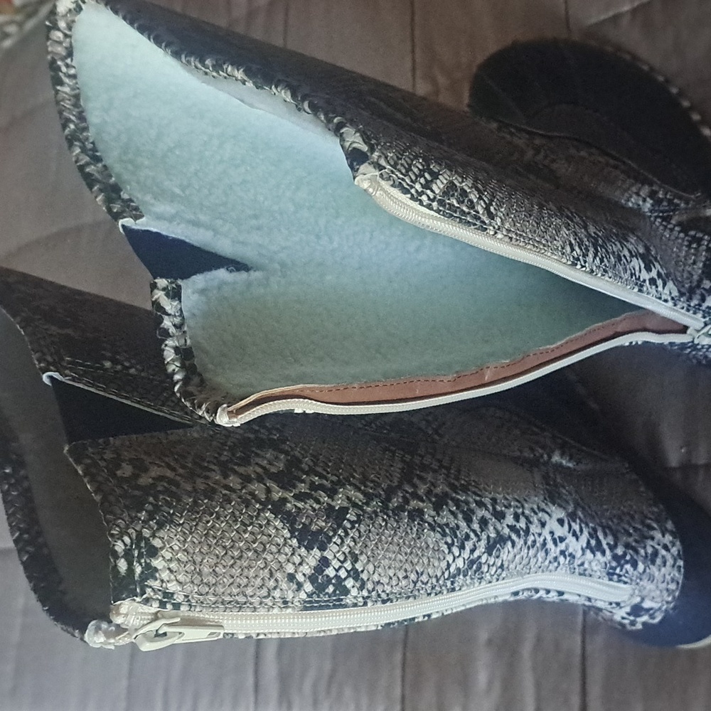 Women's Faux Snakeskin Waterproof Boots - Picture 6 of 7